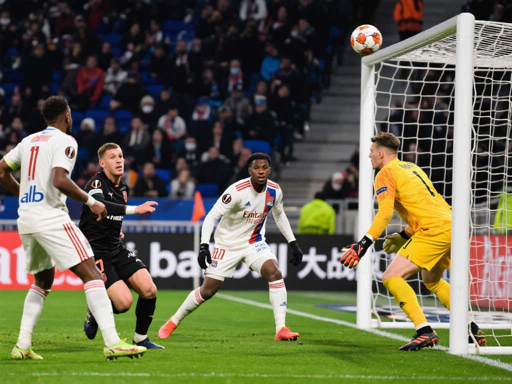 的中场球员 的中场球员